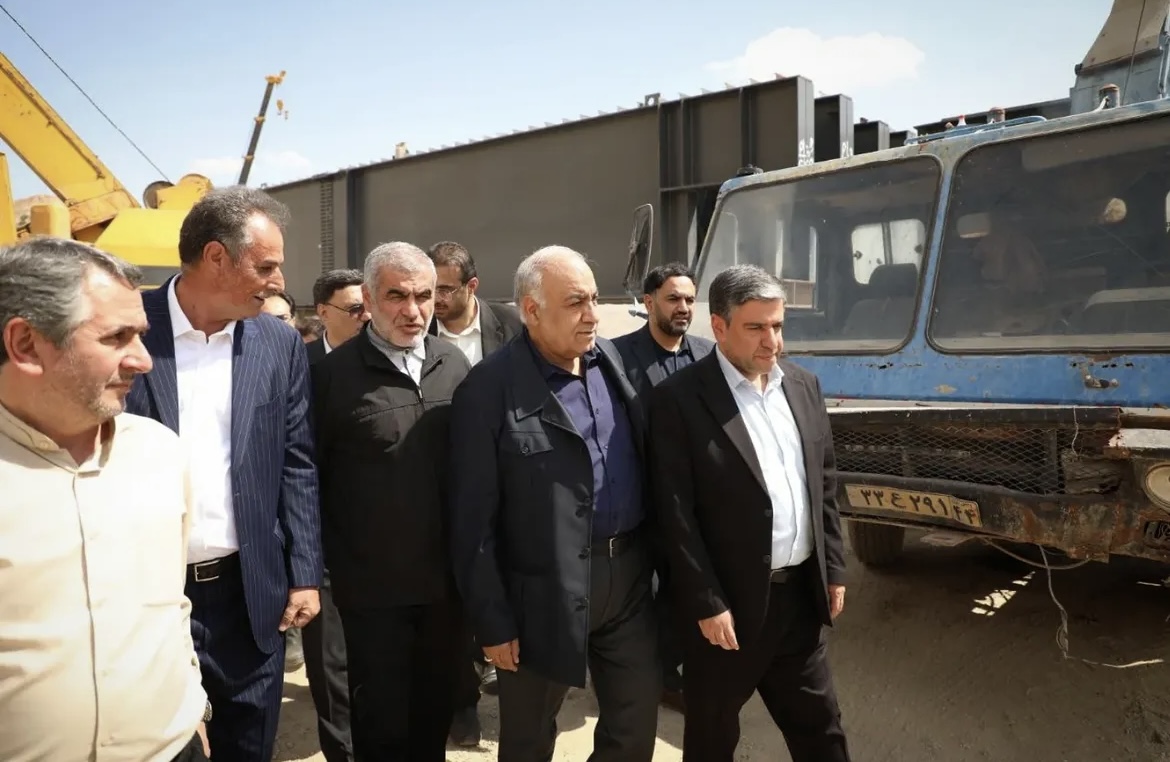 ارزیابی ميدانى مسؤولان ملى و استانى از روند اجرايى پروژه راه آهن اردبيل بازديد روز جمعه با حضور آقایان ؛ #مسعود_امامى_یگانه استاندار اردبيل، على نيكزاد نايب رئيس مجلس، هوشنكً بازوند معاون وزير راه و شهرسازى و مدير عامل شركت ساخت و توسعه زيربناهاى حمل ونقل كشور، احد بيوته نماينده مردم اردبيل، نير، نمين و سرعين در مجلس وجمعى از مسؤولان از پروژه راه آهن اردبيل - ميانه، صورت پذیرفت . ٢١ شهريور ۱۴۰۴